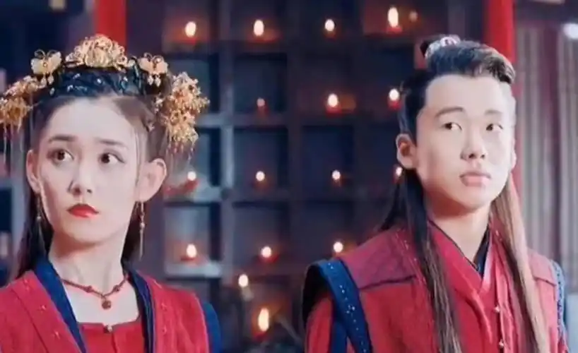 郭麒麟被曝恋情蒋依依丁笑滢火速否认秦霄贤险说漏嘴很慌张