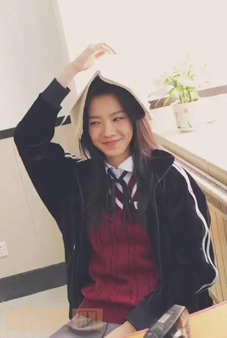 庄达菲素颜自拍照