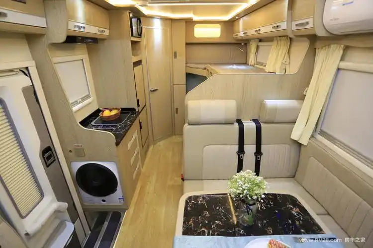 华云途骏大额头房车内部图片