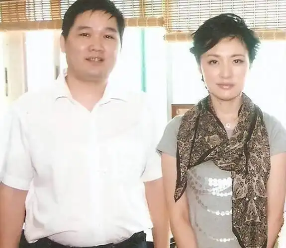 世上女子千千万,周涛这样的最罕见,难怪董卿跟她走上不同的路