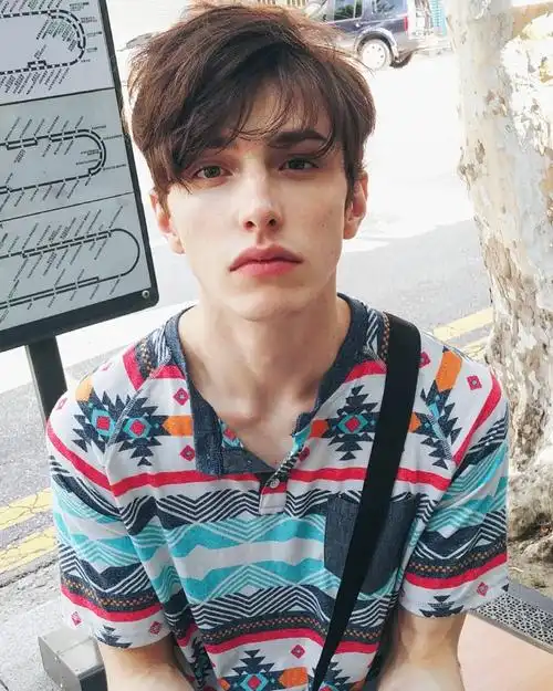 ericwarner个人听说好看的男生总是英年早婚呜呜呜