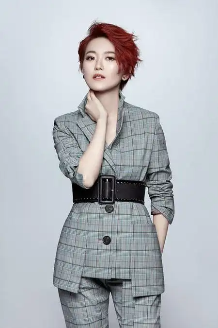 蔡淳佳深夜发长博吐心声出道16年只想做自己