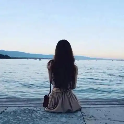 海边唯美女生背影头像我就站这不动谁走向我我就爱谁