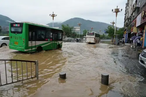 福建三明出现强降雨