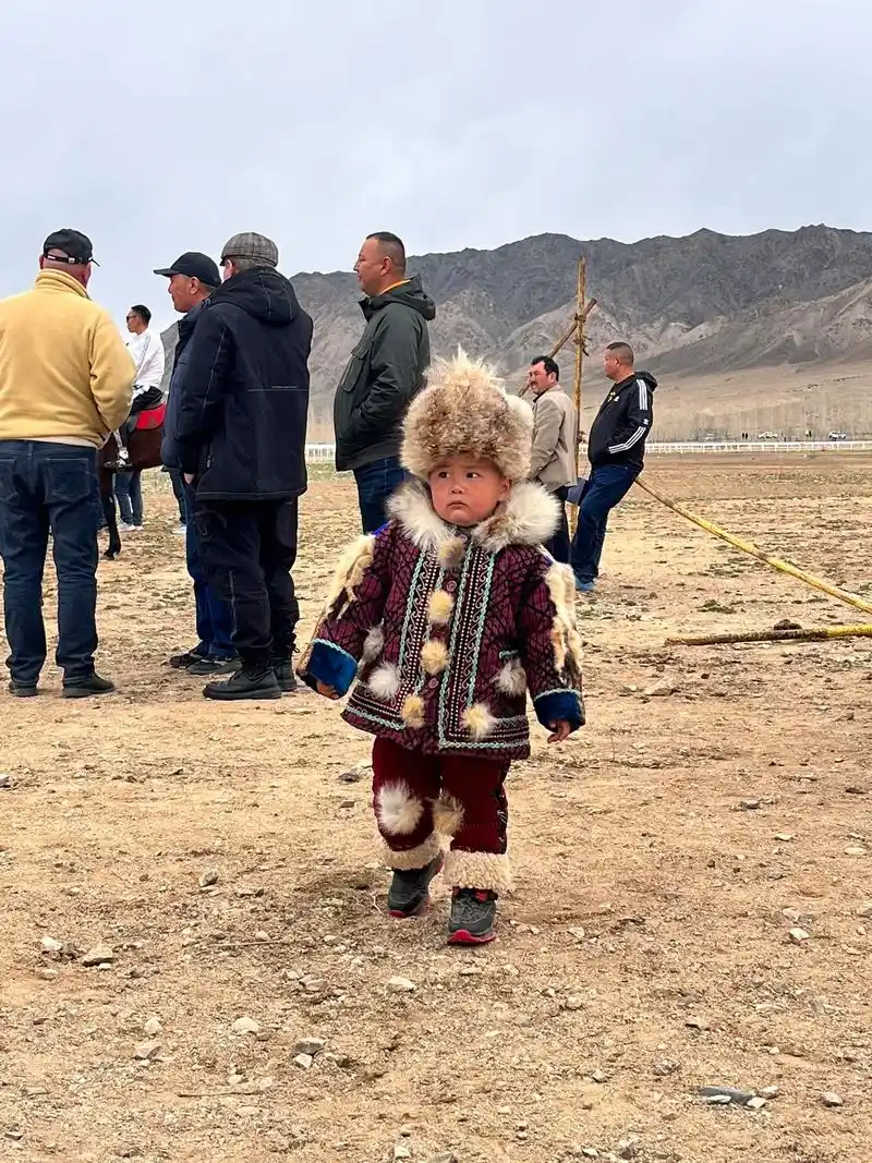 哈萨克族小男孩
