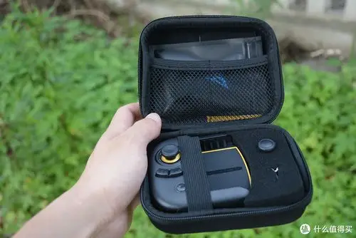 飞智黄蜂2游戏手柄体验报告