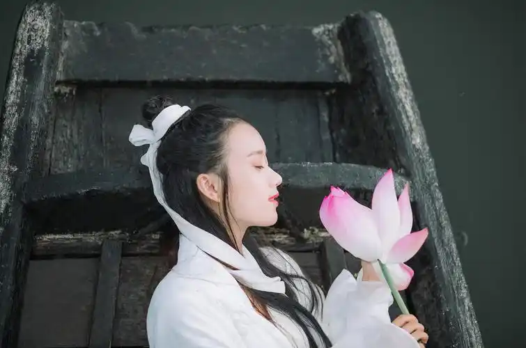 丁酉年陆月十五摄于古劳拍摄时下着雨只能右手拿相机