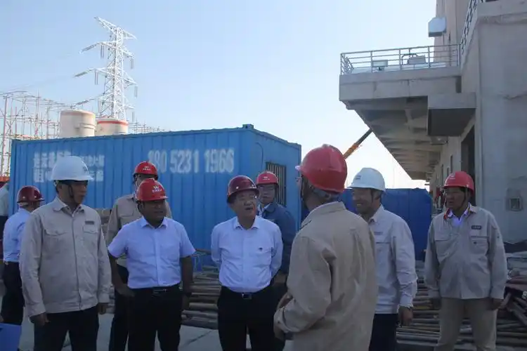 集团董事长闫红民带队检查东港能源孔桥变项目现场集团