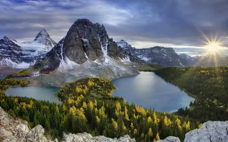 雄伟奇绝的山峰唯美高清壁纸-风景壁纸-手机壁纸下载-美桌网