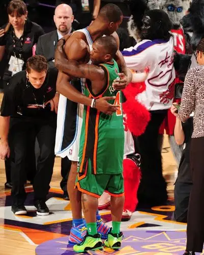 祝身高175的内特-罗宾逊35岁生快