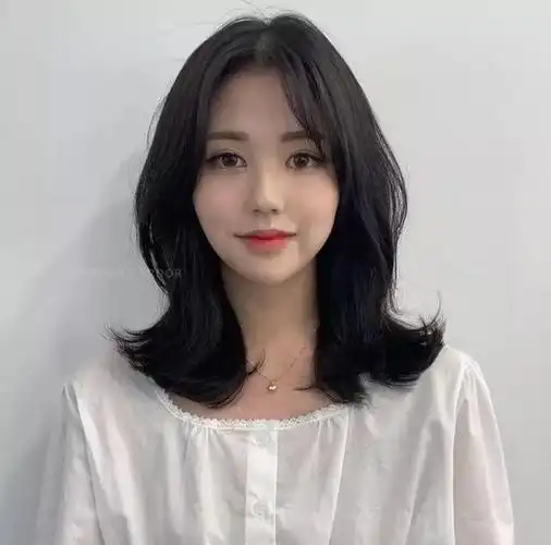 大圆脸适合的发型图片(大圆脸适合的发型图片 减龄)_啊哈生活网