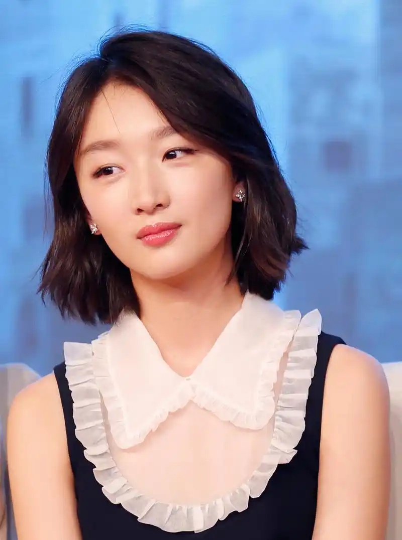 清纯可爱的周冬雨,洒脱个性让人又爱又恨!