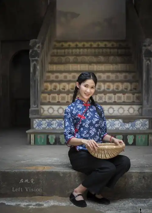 留守古洋楼的村姑