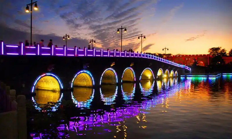 古城夜色  作品描述: 从一个角度,充分展示荆州古城东门九龙桥的巴眄