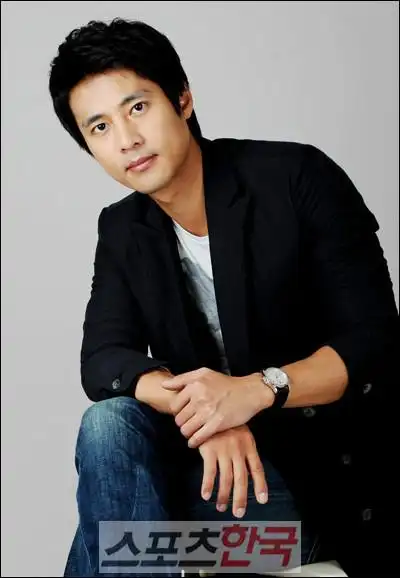 p>高周元1981年10月16日出生于韩国,韩国男演员,毕业于延世大学言论