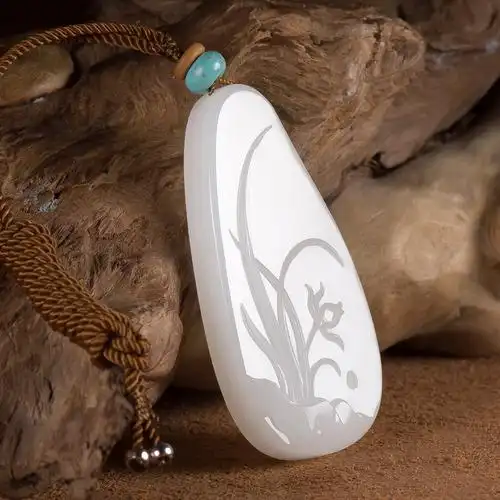 苏工玉雕大师姚建峰 和田玉羊脂白玉挂件 兰花牌39克d1287