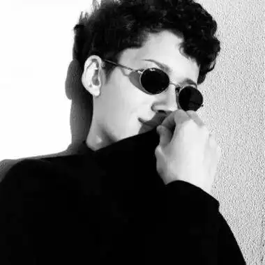 帅气冷酷男生个性头像黑白欧美范