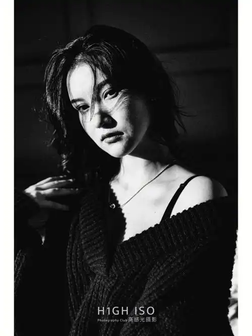 黑白人像质感与美貌共存