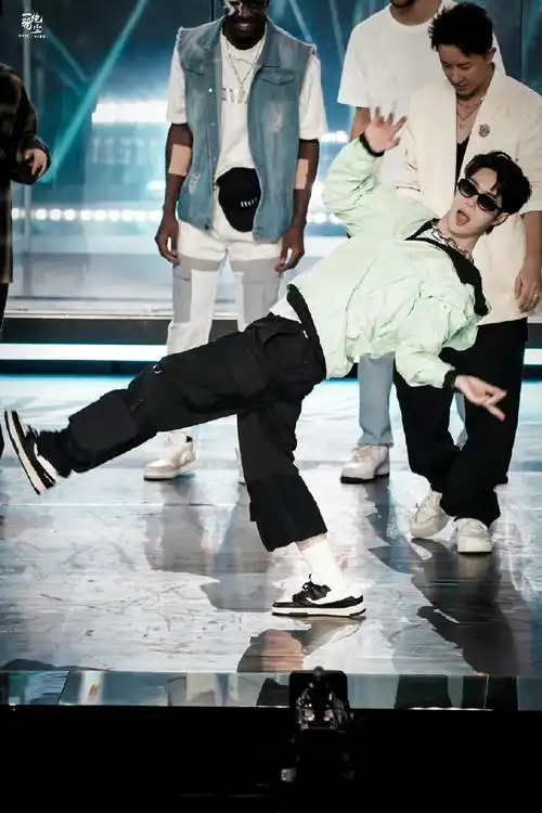 王一博核心力量#少年,好腰