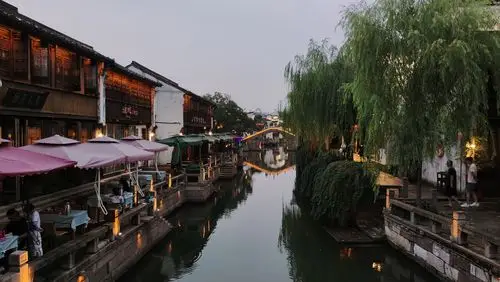 夜幕降临下的嘉兴月河历史街区,藏在现代都市里古色古香的美景