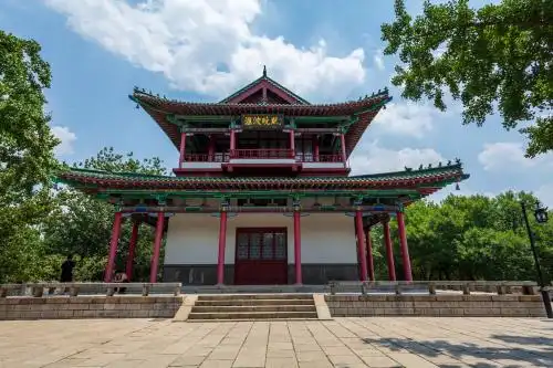 中国山东济南大明湖公园汇波楼,曾巩展览馆