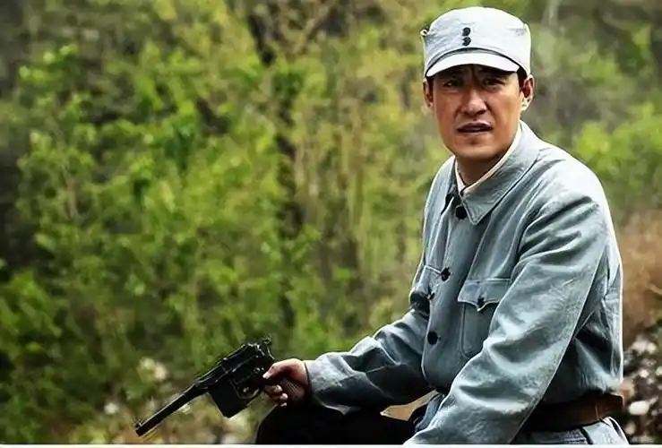 说起拍"抗战神剧"的演员,脑子里总有这个人出现,其中于震就是其中一位