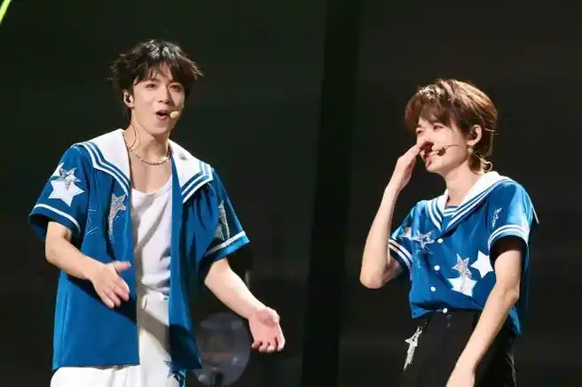 宋亚轩刘耀文合唱对视