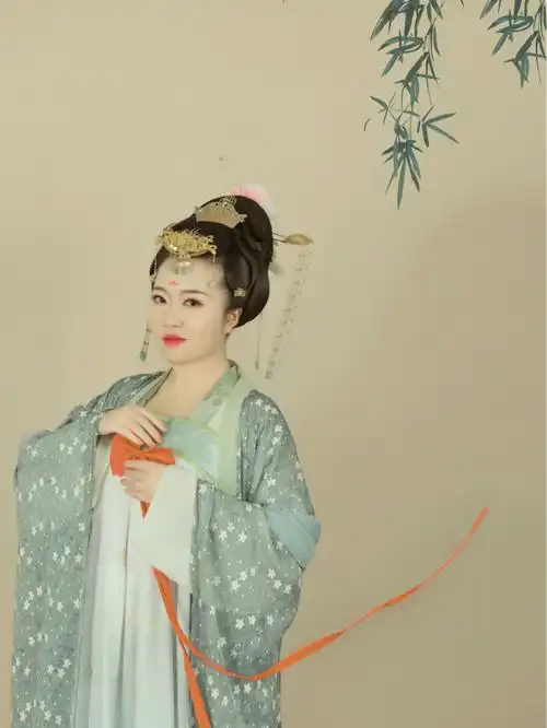 盘子女人坊古装→琉璃翠