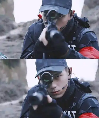 《南方有乔木》中,我们也看到了穿上军装的李现十分帅气.