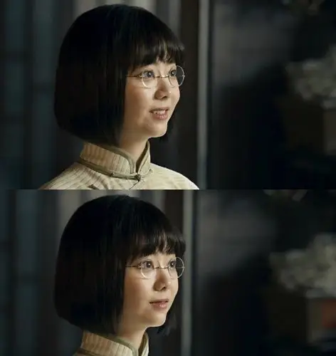 谭松韵新剧造型好知性!着素净旗袍眼神温柔坚定