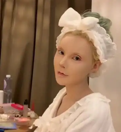 迪丽拉自曝上学时没人追当素颜照曝光后网友谁追谁后悔