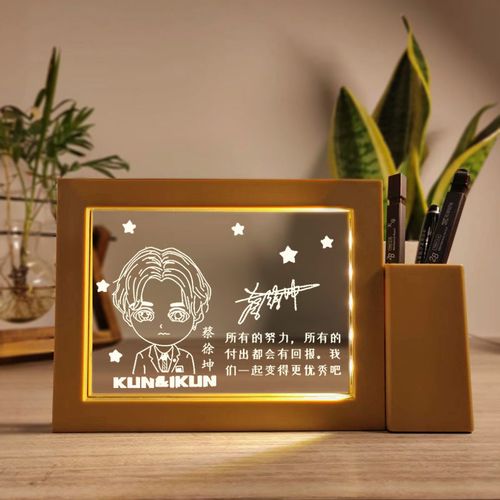 易烊千玺秦霄贤蔡徐坤肖战动漫励志语录创意摆件笔筒夜灯生日礼物