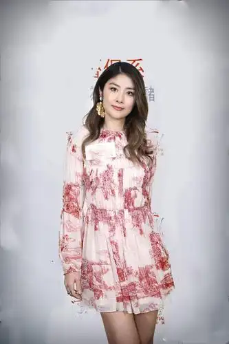 48岁陈慧琳逛街被拍状态极佳显年轻法式风尽显优雅率性