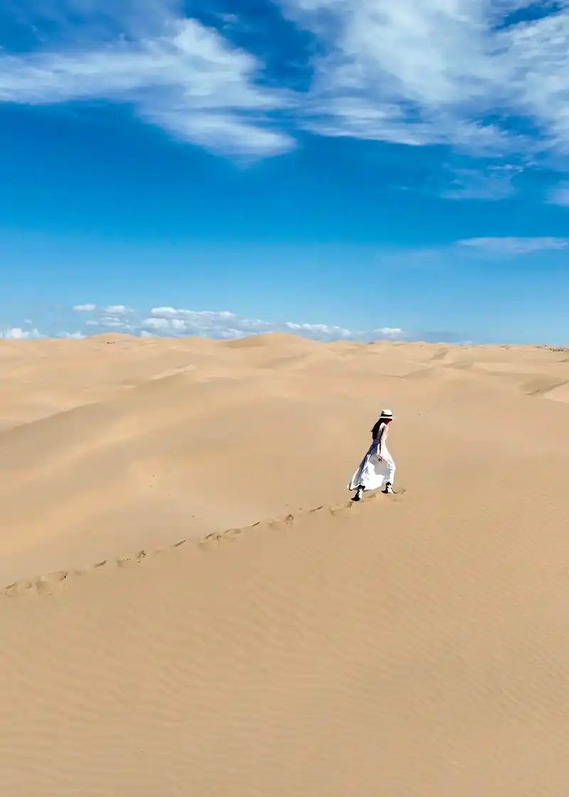 在沙漠 原来孤独是那么的唯美.忙碌工作中的放空 调整心情 迎 - 抖音