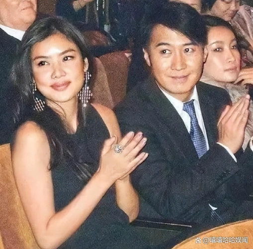 乐基儿家境优越,从小就习惯了花钱如流水,跟黎明结婚后也是挥金如土.