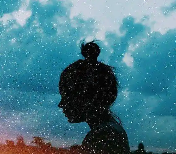 成熟的高冷心酸句,伤感入体,痛彻心扉!_一个人_感情_人山人海