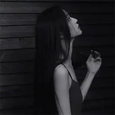 黑白女头像高冷侧脸图片黑白个性女生真人头像