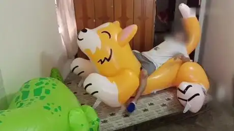 「looner气球迷恋」骑充气狼坐骑-其他视频-搜狐视频