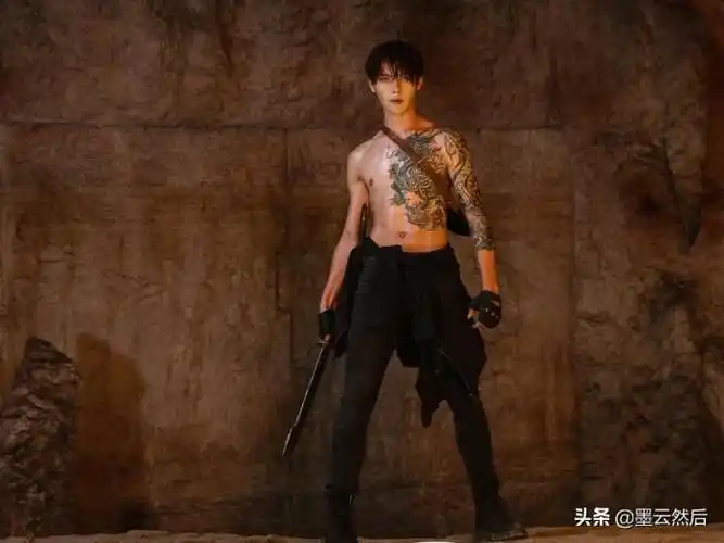 张日山和张起灵的关系张起灵的家族逐渐衰落