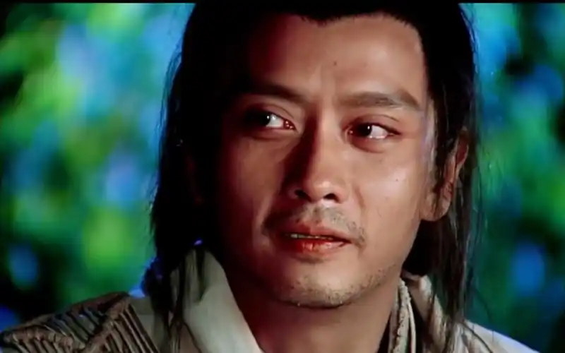 感觉酒剑仙死得太窝囊了,拜月不敢直接杀他,怕剑圣报仇,所以控制阿奴