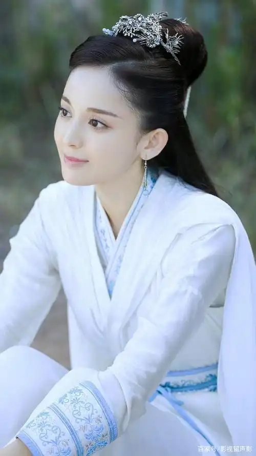 古力娜扎凭借《风起霓裳》等四部古装剧,获得电视剧收视率冠军