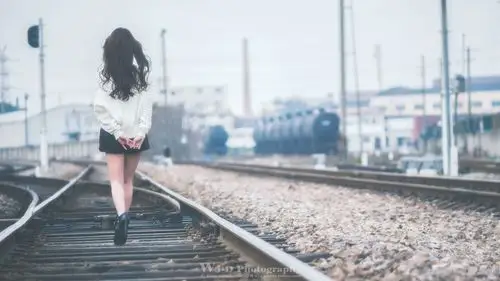 总有一个回眸 是为你而转身