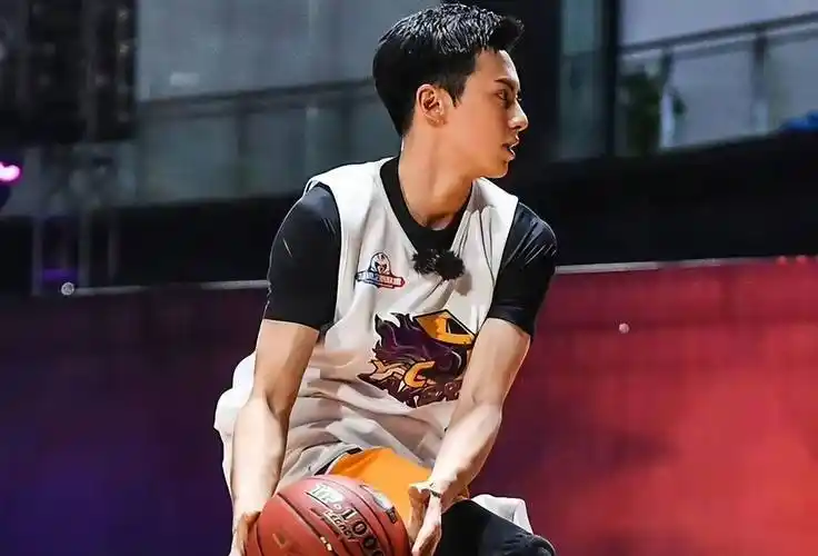 25岁的王鹤棣身高1米83,是中国内地影视男演员,曾主演过《将夜2》