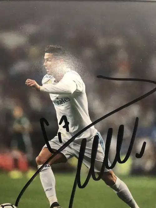 赤裸裸地搞到了几张c罗亲笔签名,有铁粉想要的没?