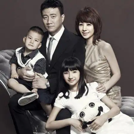 胡军前妻是谁 揭秘胡军与美丽妻子的十年婚姻内幕