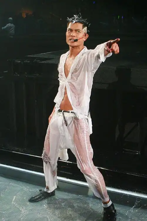 2007年,郭富城《舞林正传》演唱会,湿身造型超经典的