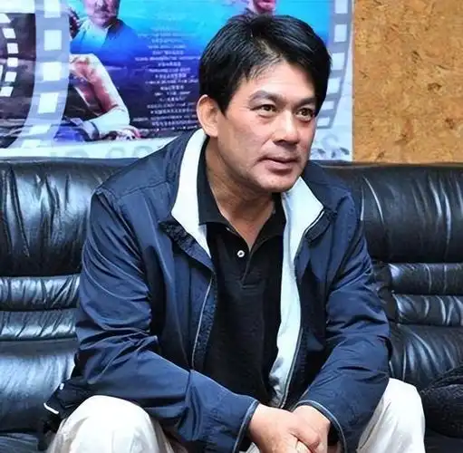 演员朱时茂:26岁娶初恋,结婚43年分居14年,如今婚姻状况怎样?