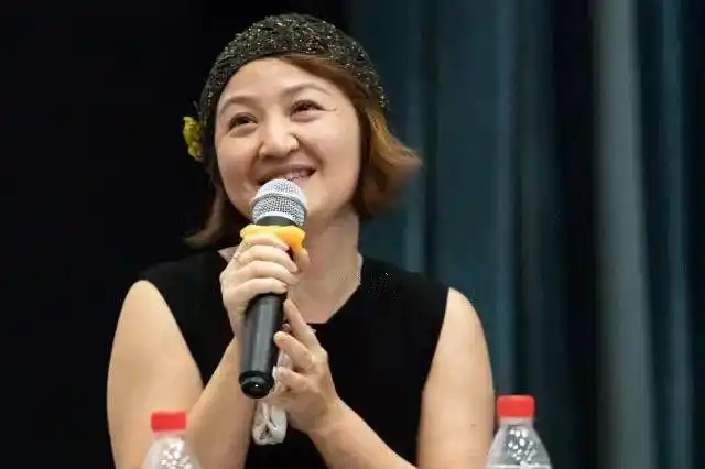 表情包女孩"林英子",勾起无数人回忆