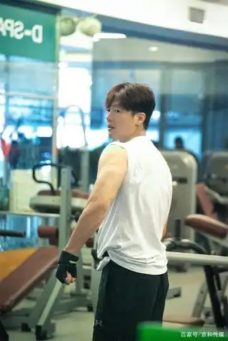 凌潇肃健身房大秀胸肌 嘶吼式锻炼笑翻网友