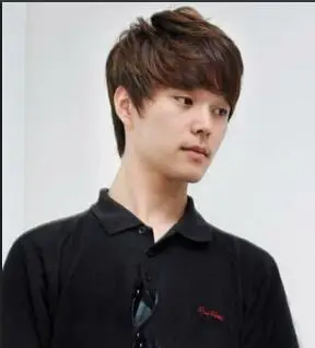 男生深棕色头发造型图片 你也可以变洋气